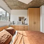 The Harry Seidler Penthouse - Steps To Sydney Cbd