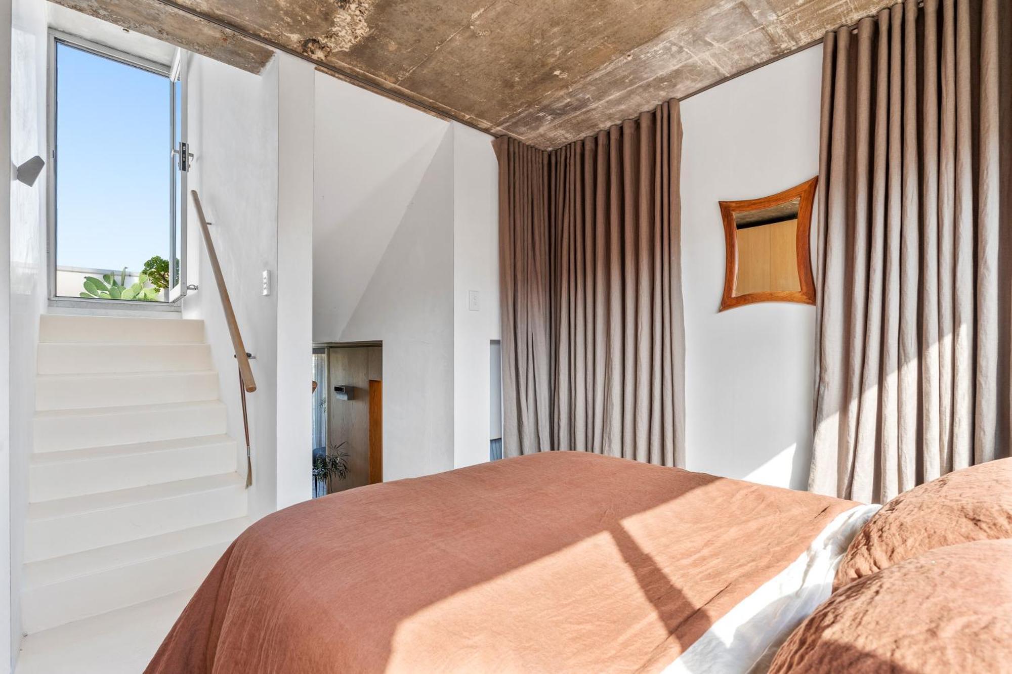 The Harry Seidler Penthouse - Steps To Cbd Apartment